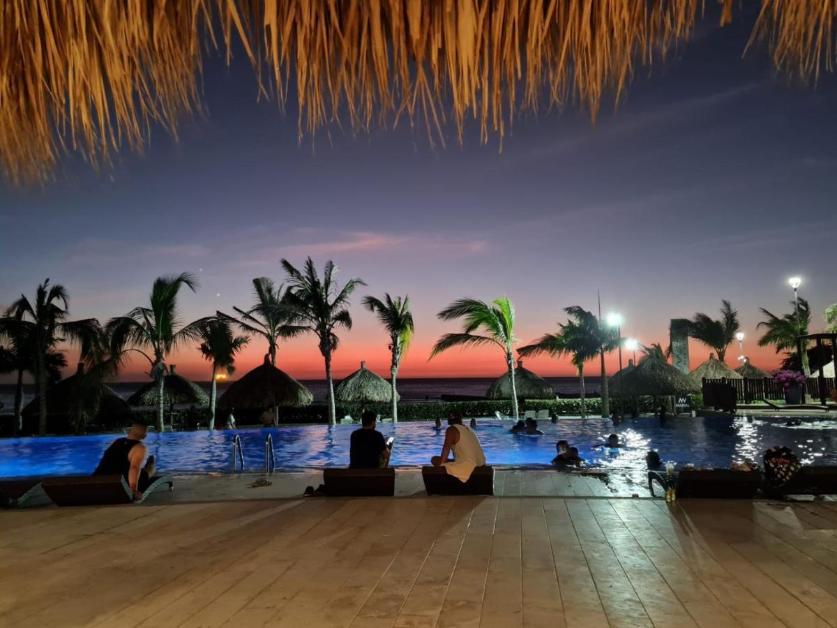 Samaria Club: Beachfront Apartment with Private Beach Access Santa Marta  Exterior photo